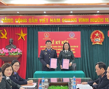 Viện KSND quận Hà Đông và Chi cục Thi hành án dân sự cùng cấp tổ chức Lễ ký...